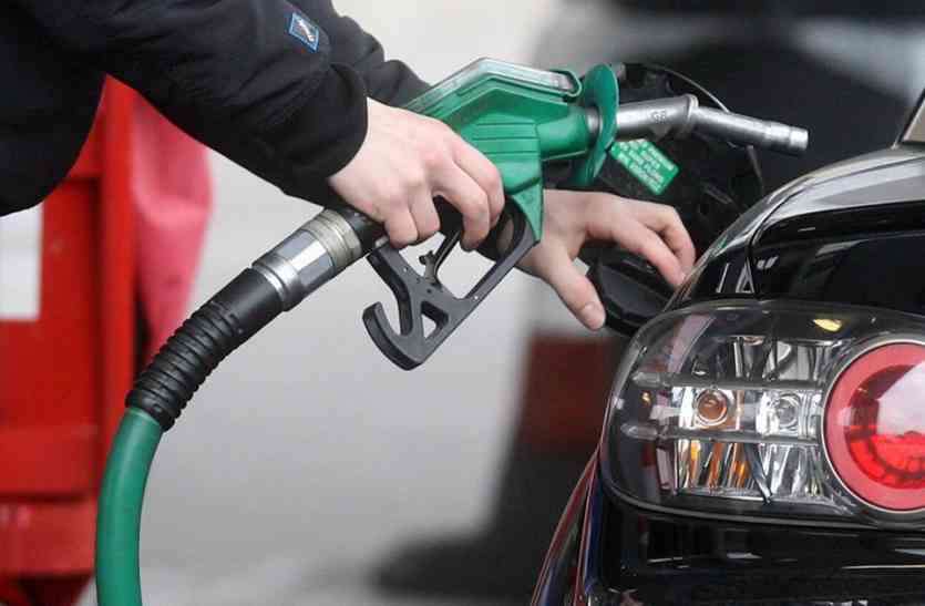 petrol price hike पेट्रोल-डीजल के बढ़ते दामों के विरोध में यहां फूटा लोगों का गुस्सा, हुआ कुछ ऐसा...