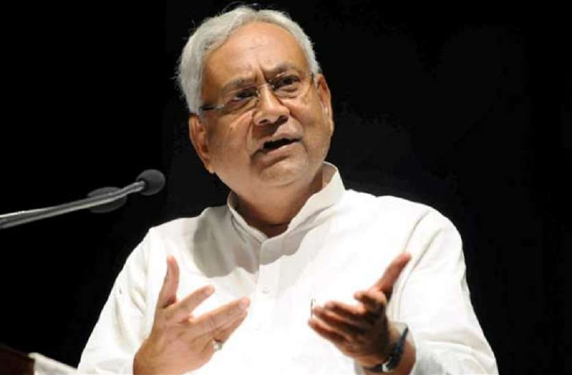 nitish kumar बिहार में चुनावी चेहरे पर सियासत लेकिन नीतीश कुछ भी कहने से बचे!