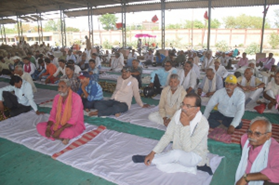 Farmers will united, Now preparing for big movement in Rewa बिचौलियों की लूट से किसानों में भारी आक्रोश, कहीं यहां भी न हो जाए मंदसौर घटना जैसा हादसा