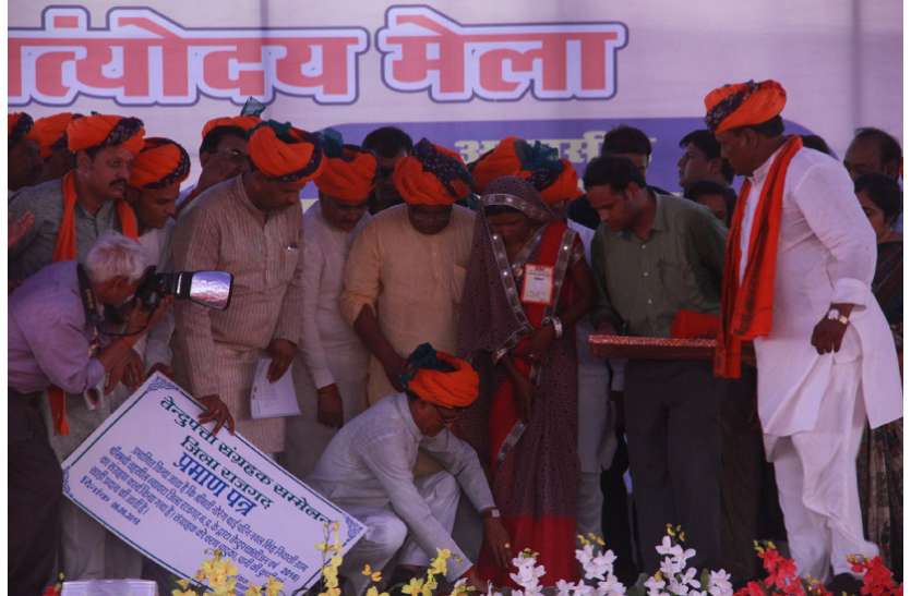 rajgardh अब हर गरीब के पास होगा अपना घर, मिलेगी मुफ्त शिक्षा और इलाज