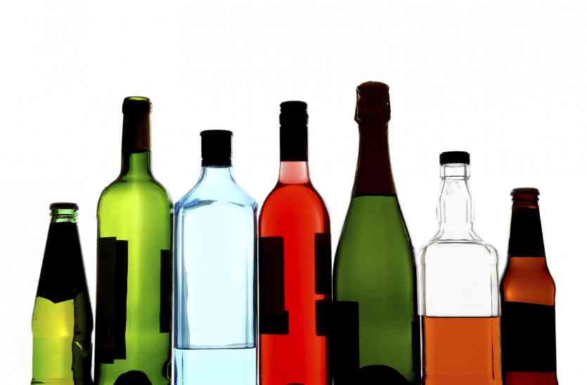 alcohol seized गोवा में बनी ३० लाख कीमत की महंगी शराब आबकारी ने पकड़ी