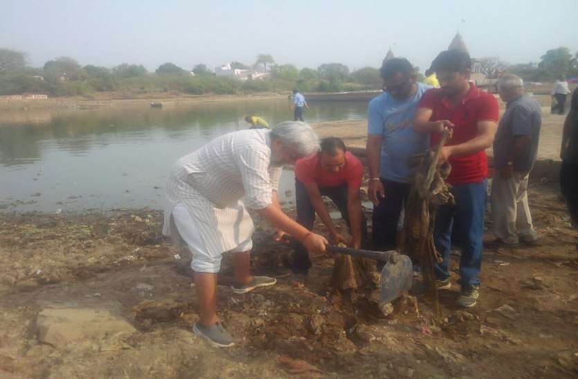 vidisha, vidisha news, vidisha patrika, patrika news, patrika bhopal, bhopal mp, betwa nadi, save water, save river, स्वस्थ रहना है तो बेतवा को स्वच्छ रखना होगा