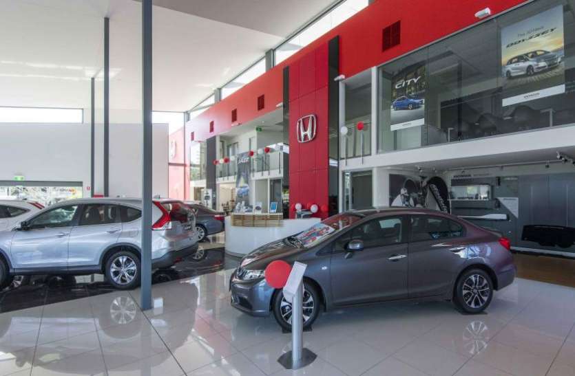 Cars होंडा की इस कार पर मिल रही है 2.25 लाख की छूट, जानें और किन कंपनियों में चल रहा धमाकेदार ऑफर