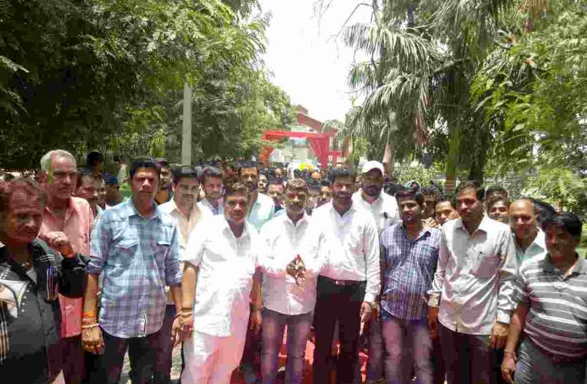 pratapgarh आखिर क्यों हुआ प्रतापगढ़ नगरपरिषद सभापति का इतना स्वागत, देखें पूरी खबर