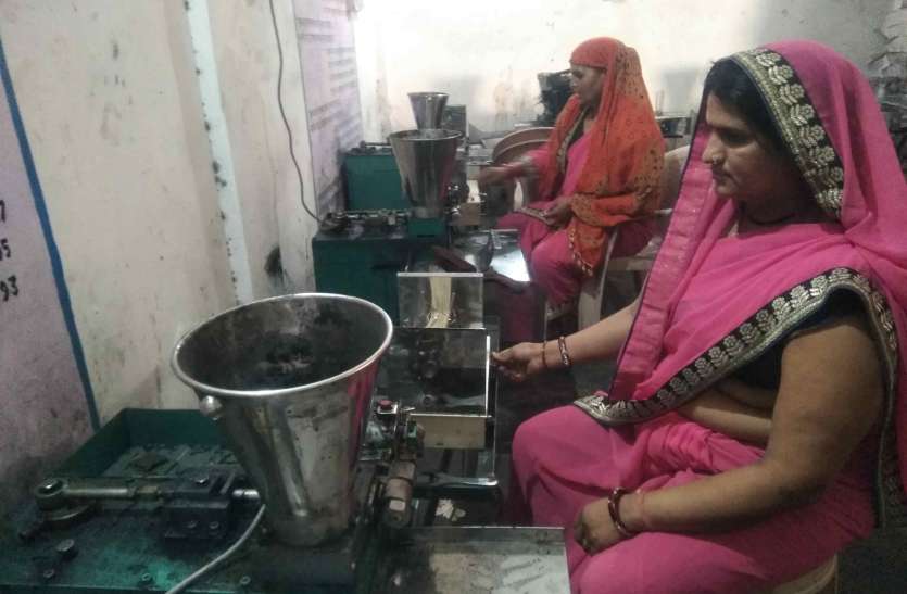 women empowerment अगरबत्ती से महक रहा महिलाओं का जीवन