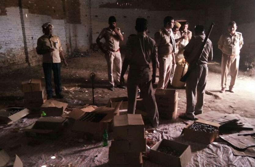 UP Police लाखों की कीमत की अवैध शराब बरामद