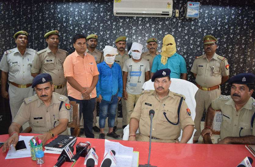 Police यहां पुलिस ने तीन शराब तस्करों को दबोचा