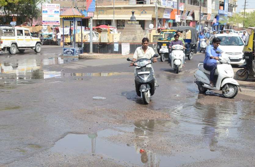 Sewerage facility in Jalore पुरानी सम्भल नहीं रही, वंचित इलाकों में 10 साल से सीवरेज की नई लाइन का इंतजार