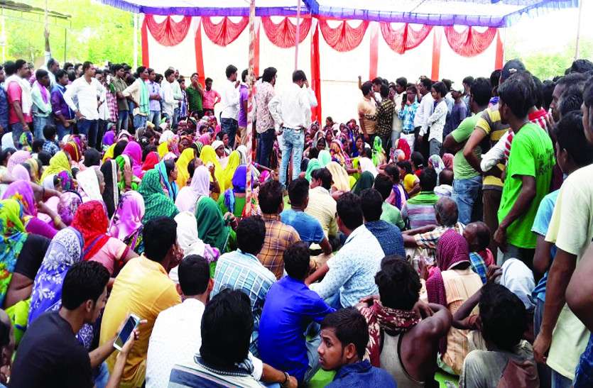 CG Political News : जोगी कांग्रेस में अंदरूनी कलह, सैकड़ों कार्यकताओं ने पार्टी छोडऩे का किया ऐलान, पढि़ए पूरी खबर आखिर क्यों खफा हैं कार्यकर्ता... CG Political News : जोगी कांग्रेस में अंदरूनी कलह, सैकड़ों कार्यकताओं ने पार्टी छोडऩे का किया ऐलान, पढि़ए पूरी खबर आखिर क्यों खफा हैं कार्यकर्ता...