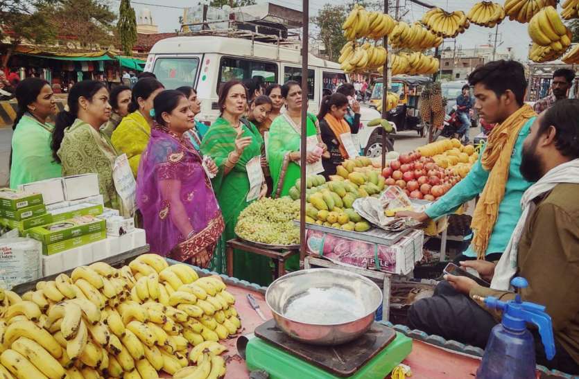 seoni किसी ने फैंका, किसी ने छुपा लिया...