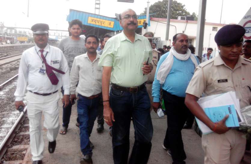 DRM expressed resentment over the mess of the station डीआरएम ने स्टेशन की गंदगी पर जताई नाराजगी
