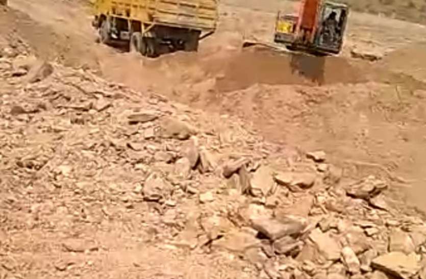 Why JCB is the enemy of the workers जेसीबी आखिर क्यों बन रही मजदूरों की दुश्मन