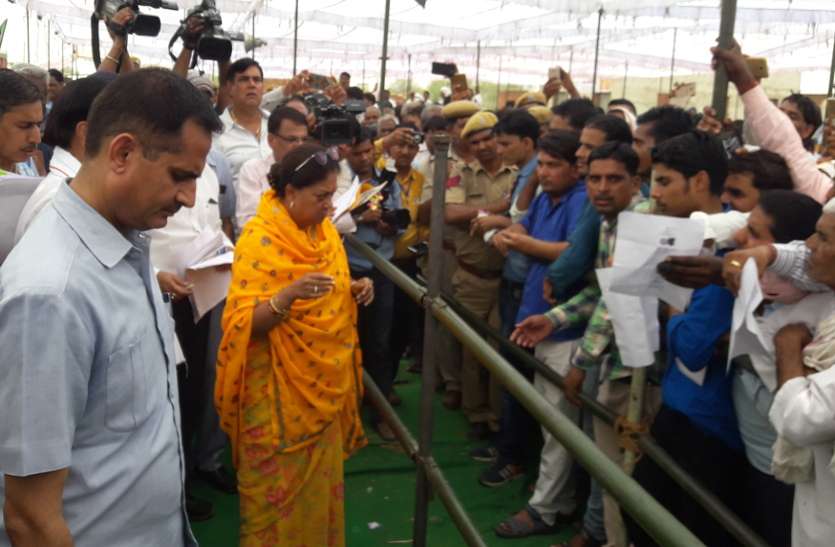 cm मुख्यमंत्री वसुंधरा राजे पहुंची गंगापुर, कार्यकर्ताओं ने किया जोरदार स्वागत