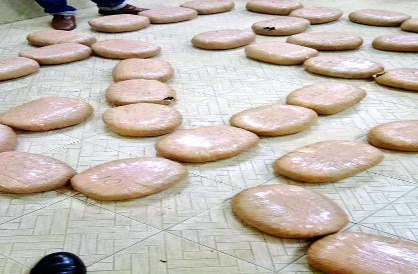 news ट्रेन के टॉयलेट की छत में छिपाया था 1 क्विंटल गांजा