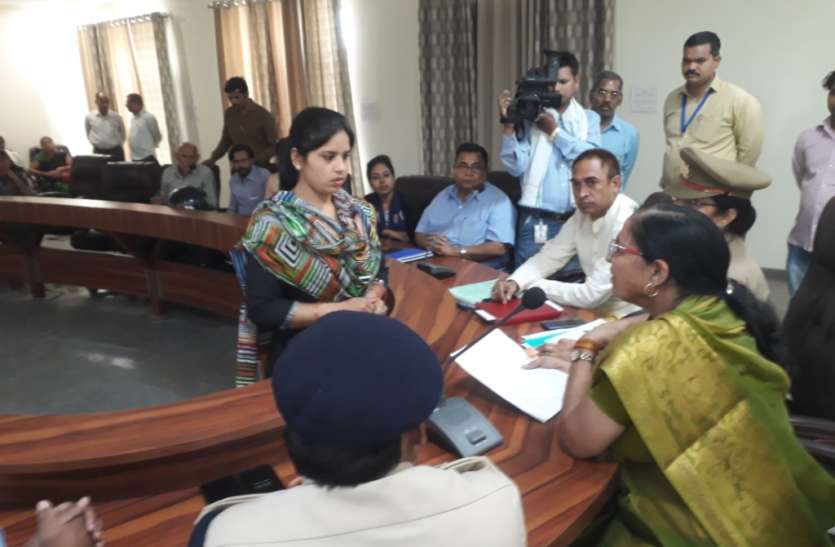 Suman Chaturvedi राज्य महिला आयोग की सदस्य ससुराल से पीड़ित महिलाओं से बोलीं आगे मिले कोई परेशानी, तो इस तरह सिखायें सबक