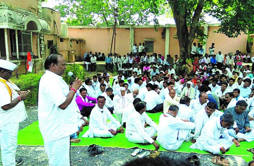 Congress rally on death of farmers किसानों की मौत को लेकर कांग्रेस ने निकाली रैली