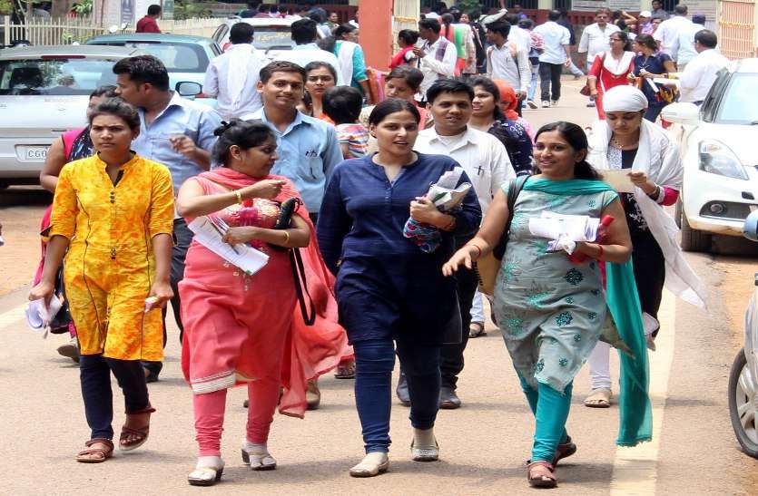Pre B.ED cg vyapam बीएड कॉलेजों की हुई चांदी, दो साल के कोर्स का आखिरी मौका न गवां बैठे इसलिए दोगुने अभ्यर्थियों ने दी प्रवेश परीक्षा