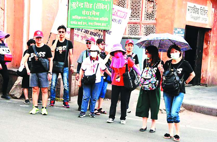 Jaipur News गर्मी में परेशान हो रहे मेहमान न पीने के लिए ठंडा पानी, न आवागमन के लिए उचित साधन
