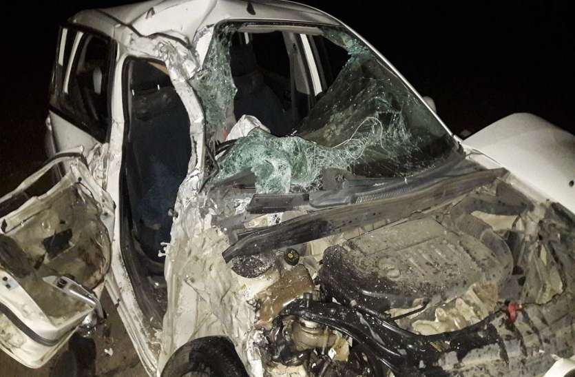 raisen, raisen news, raisen patrika, patrika news, patrika bhopal, bhopal mp, road accident, traffice police, रेत के डंपर से फिर उजड़ा एक परिवार, देर रात कार को मारी टक्कर, युवक की मौत