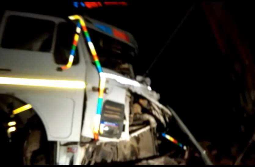 truck collision यहां हुई ट्रकों की हुई जबरदस्त भिड़ंत और फिर ...