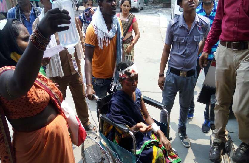 Breaking News : डूमरपाली खरसिया में पिकप पलटने से 20 लोग घायल, छट्ठी कार्यक्रम में शामिल होने जा रहे थे लोग