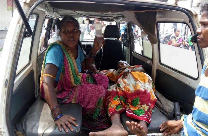 Breaking News : डूमरपाली खरसिया में पिकप पलटने से 20 लोग घायल, छट्ठी कार्यक्रम में शामिल होने जा रहे थे लोग