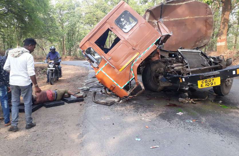 कपोट नाला के पास टैंकर को ट्रेलर ने मारी टक्कर, केबिन में फंसा रहा चालक, अस्पताल में मौत कपोट नाला के पास टैंकर को ट्रेलर ने मारी टक्कर, केबिन में फंसा रहा चालक, अस्पताल में मौत