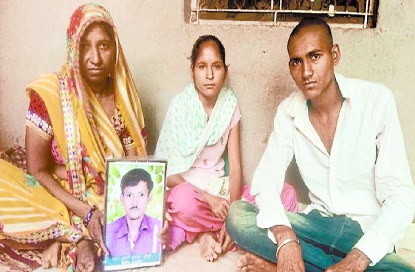 Banshi lal Suicide Case Banshi lal Suicide: बेटी की आंखों से टपके आंसू, बोली-साहब, पिता खोया है, कोई कितना भी बाहुबली हो पर इंसाफ चाहिए हमें