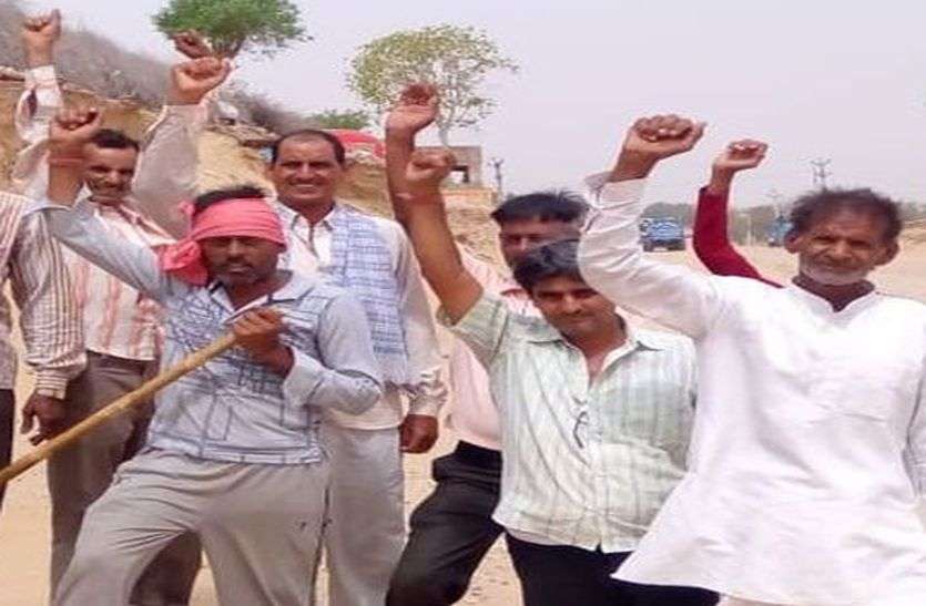 churu vilage news रास्ते के लिए प्रदर्शन,चक्का जाम की चेतावनी