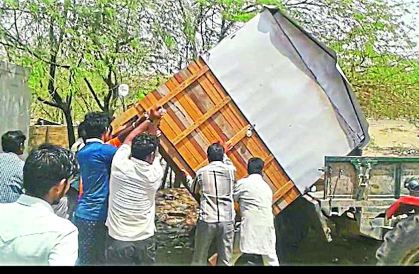 Encroachment removed from railway land रेलवे की जमीन से हटाया अतिक्रमण