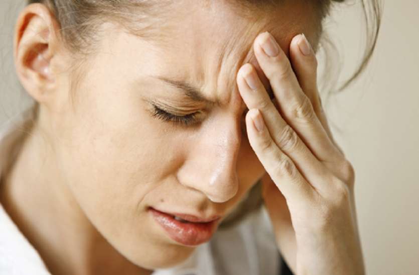 headache तेज सिरदर्द, उल्टी, फोन पर देर तक बात करना हो सकता है ब्रेन ट्यूमर का संकेत