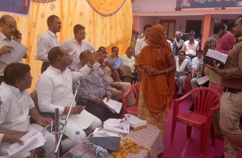 jhabua रात 8 बजे बाद परेशान न किया जाए लिखने पर बीएमओ के तबादले के आदेश