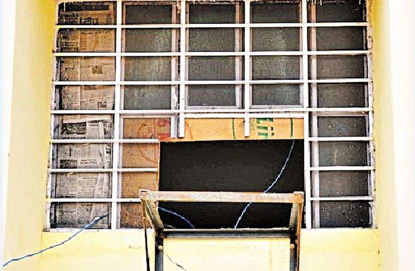 AC stolen from SDM office in jhunjhunu यहां तो चोरों ने एडीएम कार्यालय को भी नहीं छोड़ा, चुरा ले गए कमरे में लगी ऐसी