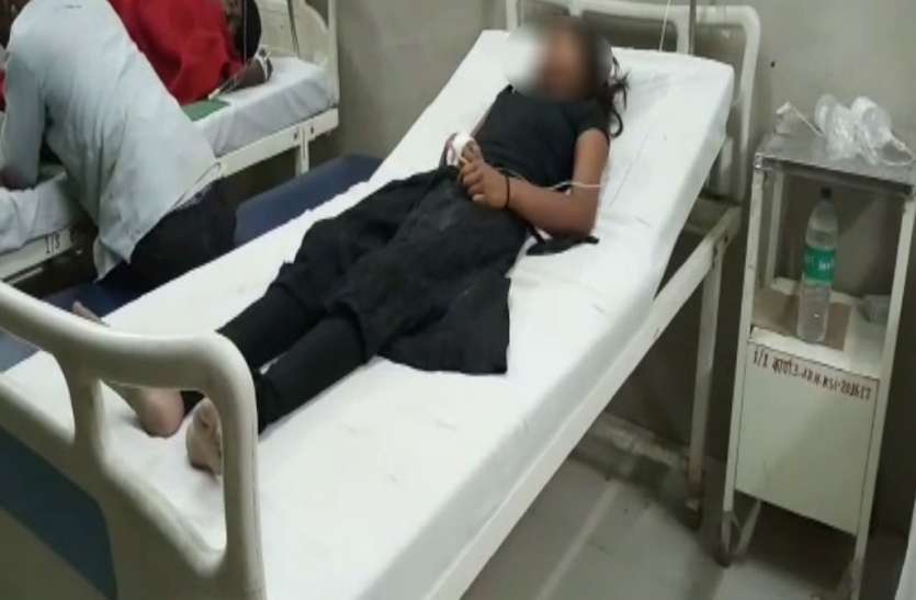 Molestation with girl ननिहाल आई किशोरी को बाइक सवार युवकों ने उठाया और सुनसान जगह ले जाकर...
