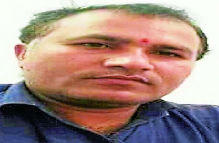 एक लेखापाल ऐसा भी एक लेखापाल ऐसा भी, जिसकी भूख मिटती है सिर्फ पैसे से, जानिए कैसे