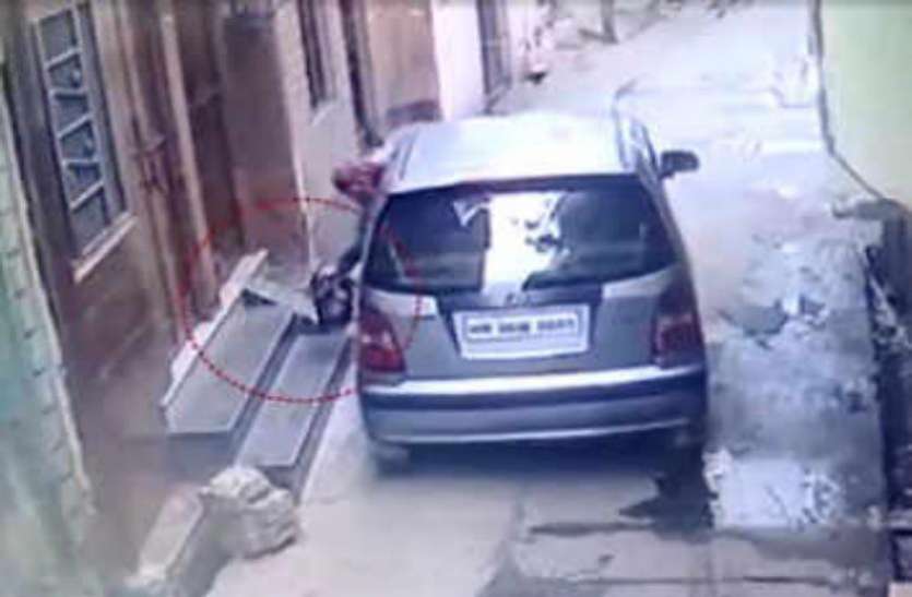 viral video सोशल मीडिया पर वायरल हो रही इस महिला की करतूत, कैमरे में कैद हुई पूरी घटना