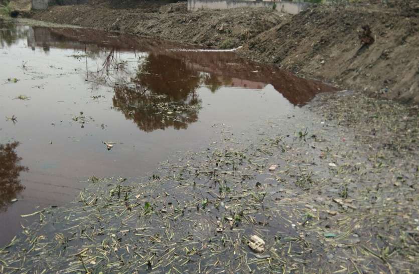 kanh river निगम नही कर रहा नदी सफाई में सहयोग