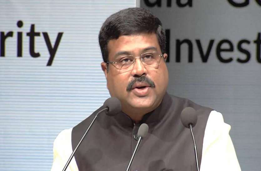 dharmendra पेट्रोलियम मंत्री ने दी कौशल विकास की जानकारी, बताया कितने लोगों को दी गर्इ ट्रेनिंग
