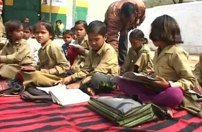 sultanpur किताबों के साथ हाथों में झाड़ू थामेंगे स्कूली बच्चे, किया गया ये बदलाव