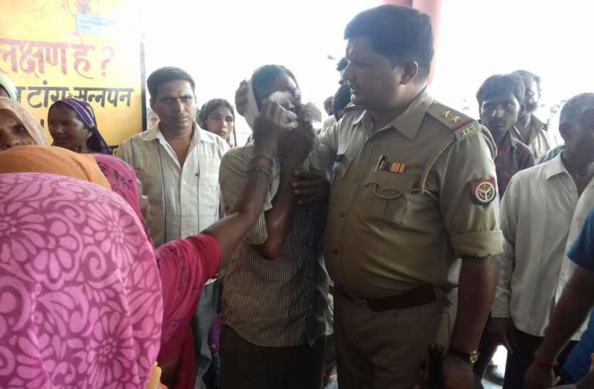 raebareli जमीनी विवाद में बुजुर्ग की हुई मौत, गांव के लोगों ने किया रोड जाम