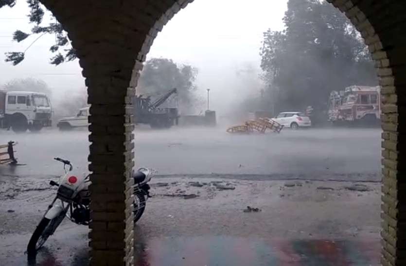 rain in rajasthan राजस्थान में यहां बदला मौसम, तेज आंधी के बाद जमकर हुई बारिश, मौसम विभाग ने दी ये चेतावनी