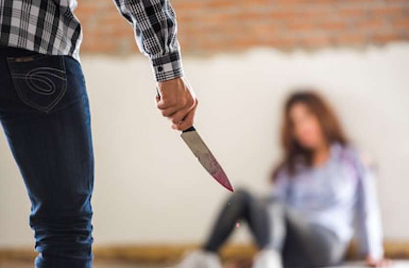 Raped युवती से कहा- तुम्हारी मां की तबीयत बहुत खराब है, साथ चली गई तो चाकू दिखाकर किया दुष्कर्म
