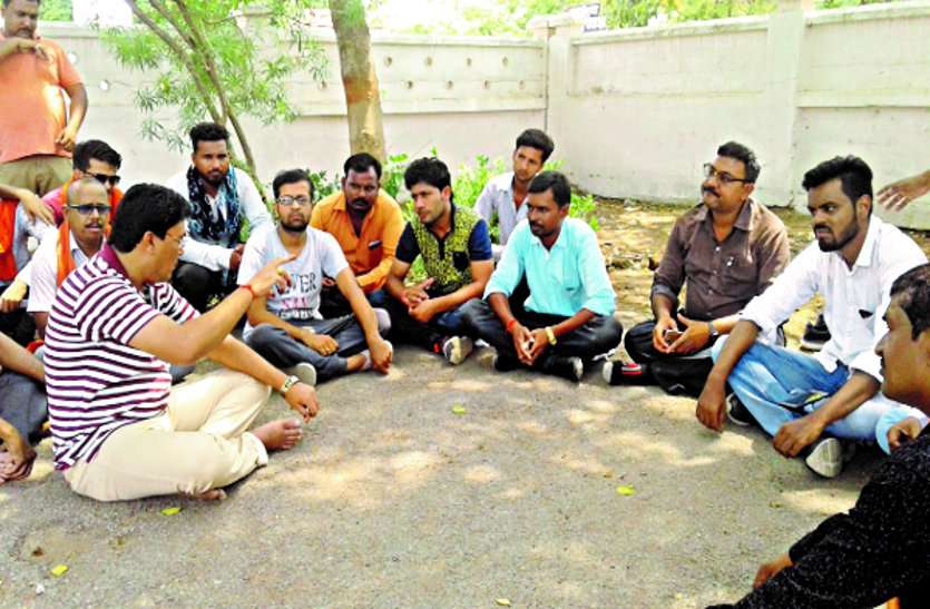 system रेल टर्मिनल धर्मनगरी में ही बनाने की मांग को लेेकर एकजुट हुए युवा