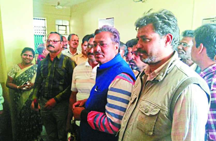 केंद्रीय विवि के रजिस्ट्रार ने पद से दिया त्यागपत्र केंद्रीय विवि के रजिस्ट्रार ने पद से दिया त्यागपत्र
