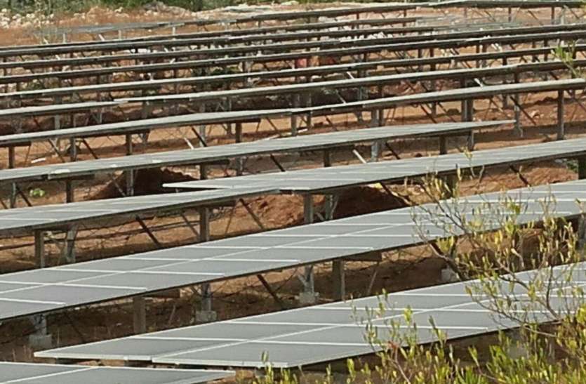 power plant of solar energy in india कमाल है... खाली पहाड़ी से पैदा कर ली 30 मेगावाट बिजली!- देखें वीडियो