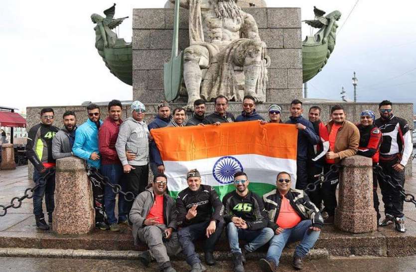 patrika photo सूरतीयों ने रशिया में फहराया तिरंगा