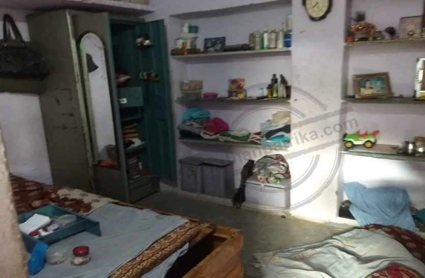 Three houses are stolen in bhilwara जीवनभर की गाढी कमाई के साथ पड़ौसी की बाइक भी चुरा ले गए भागते चोर, छत के रास्ते चढ़े थे मकान में