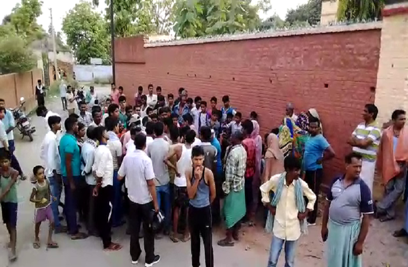 रेप पीड़िता की मां ने चौकी प्रभारी पर लगाया कार्यवाई न करने का आरोप रेप पीड़िता की मां ने चौकी प्रभारी पर लगाया कार्यवाई न करने का आरोप