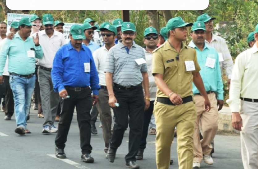 Seedlings plant with small arms नन्हे हाथों ने रोपे पौधे
