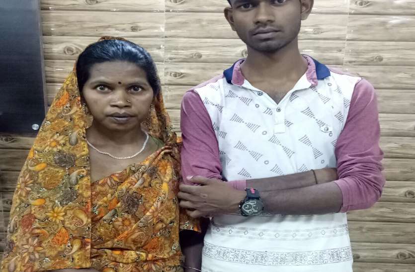 Mother-son पति की मौत के सदमे में छोड़ दिया था घर, 15 साल बाद त्रिवेंद्रम में मिली तो मां से लिपटकर रोया बेटा